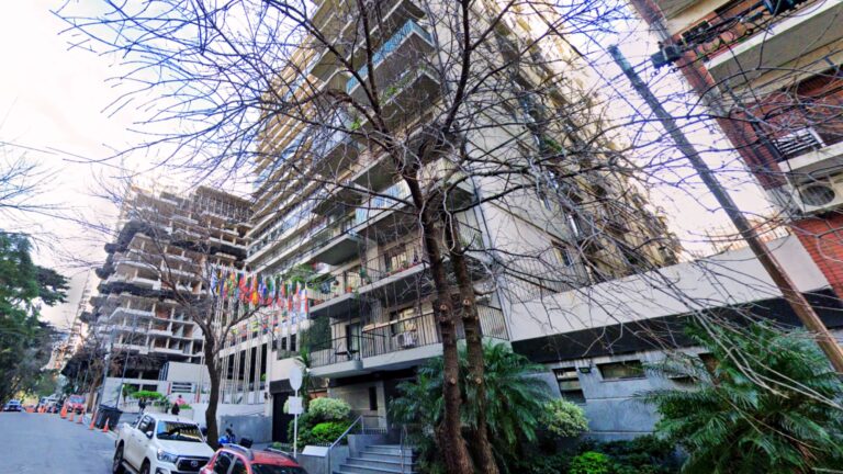 Inicio 6 Fachada del edificio del consultorio en Belgrano, CABA
